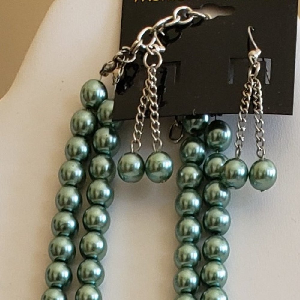Green Pearls with earrings